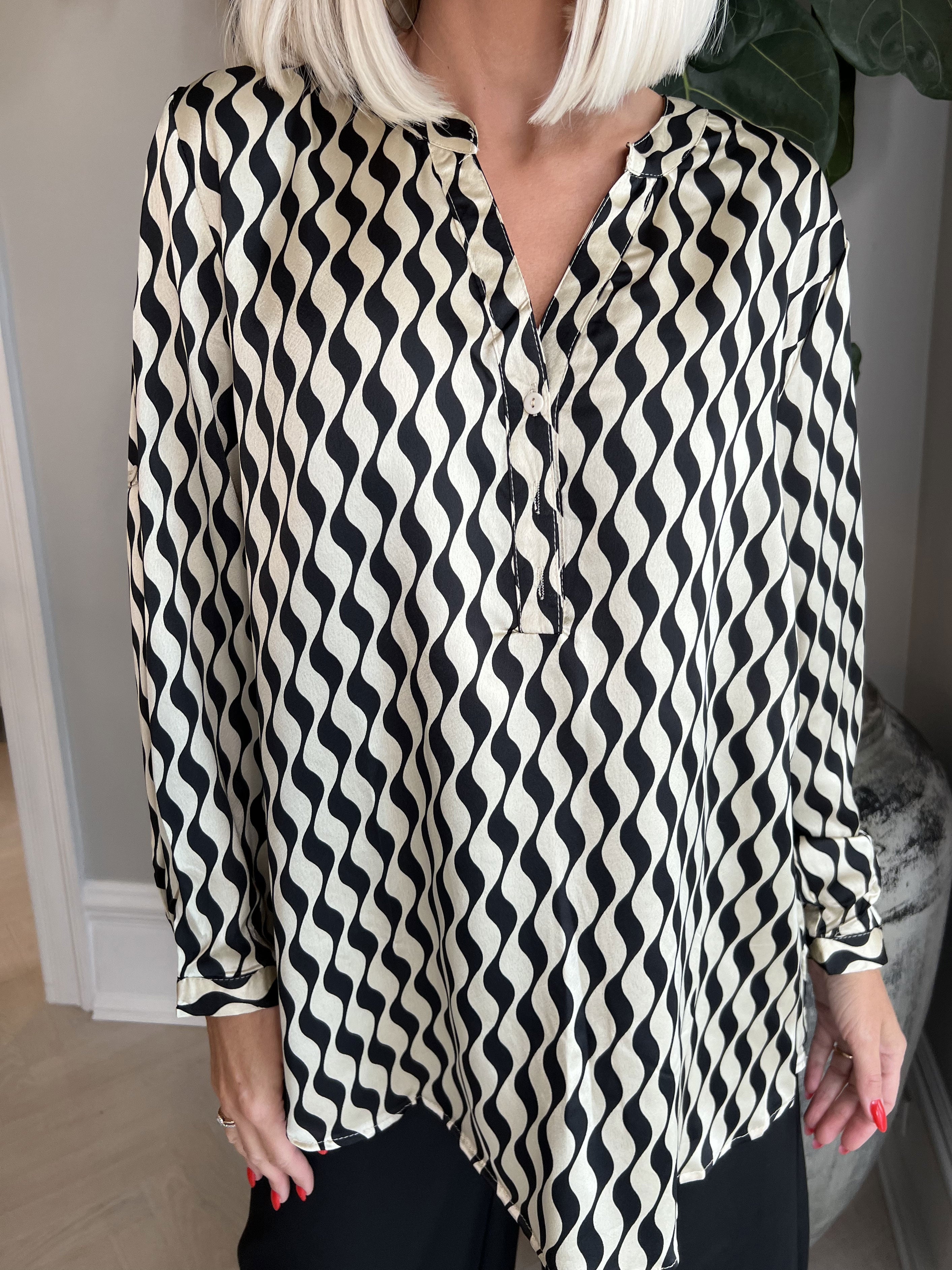 Leona - Mångfärgad mönstrad skjorta i silkeslook